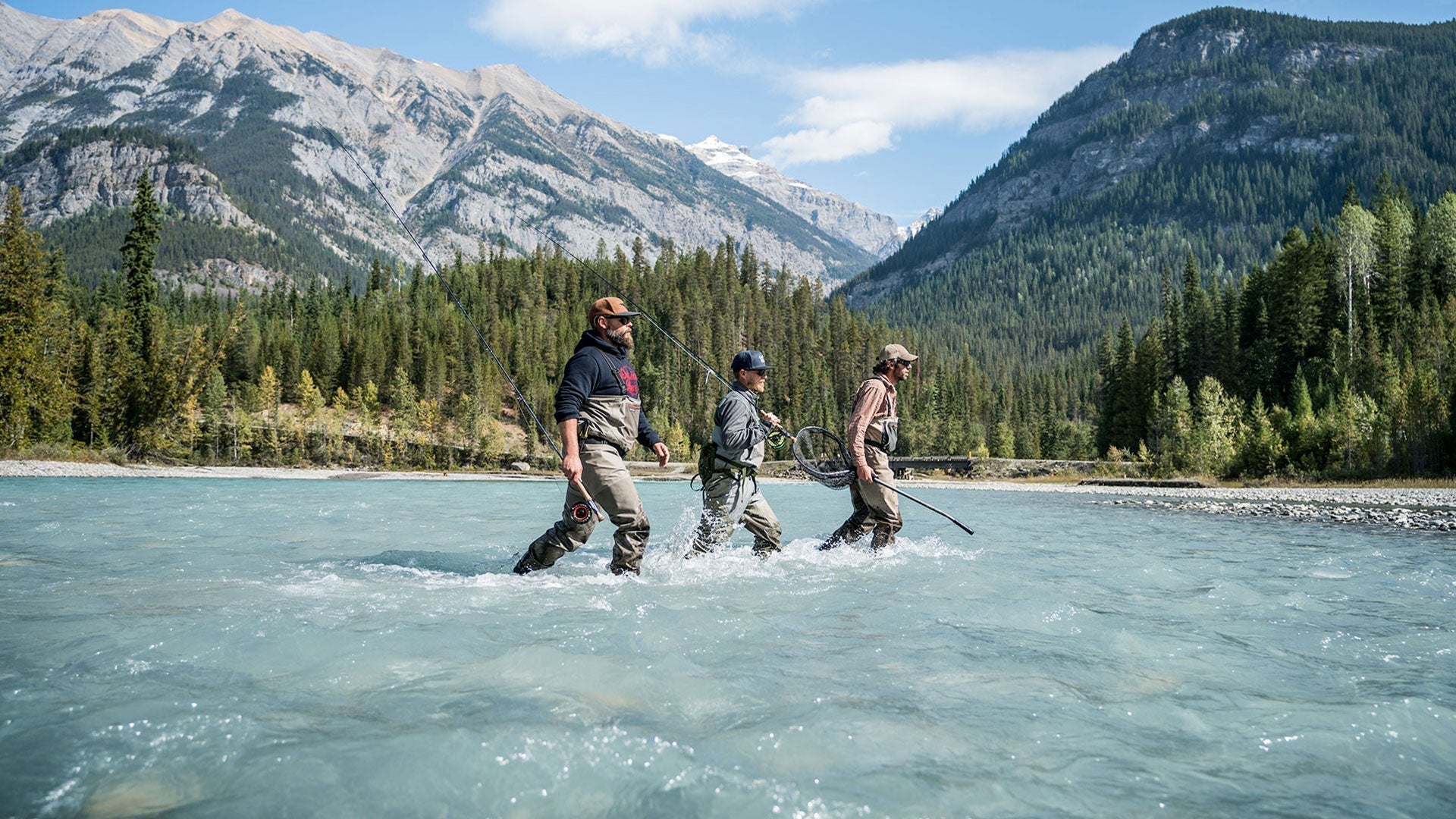 GOLDEN : FISHING SURROUNDED BY THE CANADIAN ROCKIES - Hooké